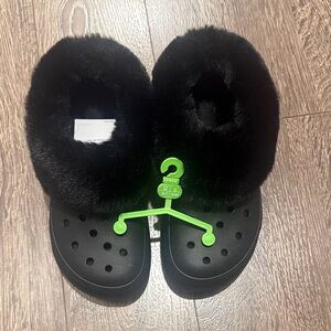 CROCS Kids' Black Fuzzy Slippers